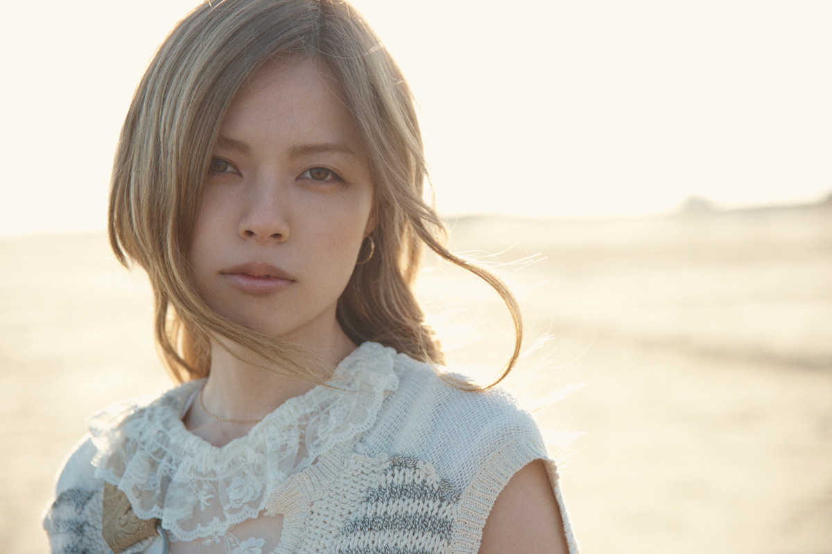NIKIIE reveals short MV for the new song, “Morning in the dark”.