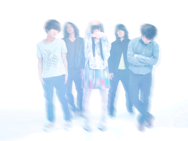 Up-and-coming pop band “PASSEPIED” released the MV for their first single “Fever”