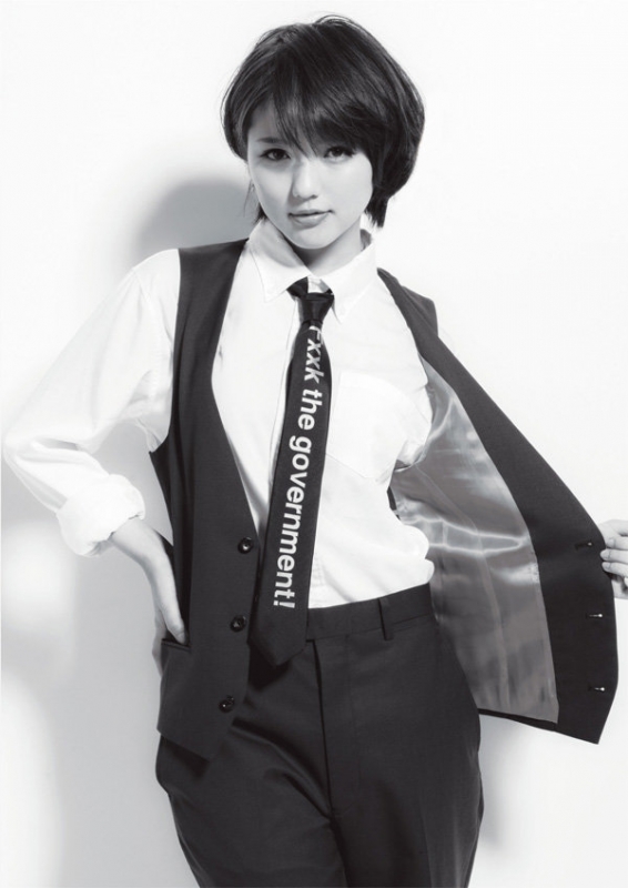 Mano Erina Appears On The Cover of VANQUISH VENUS!