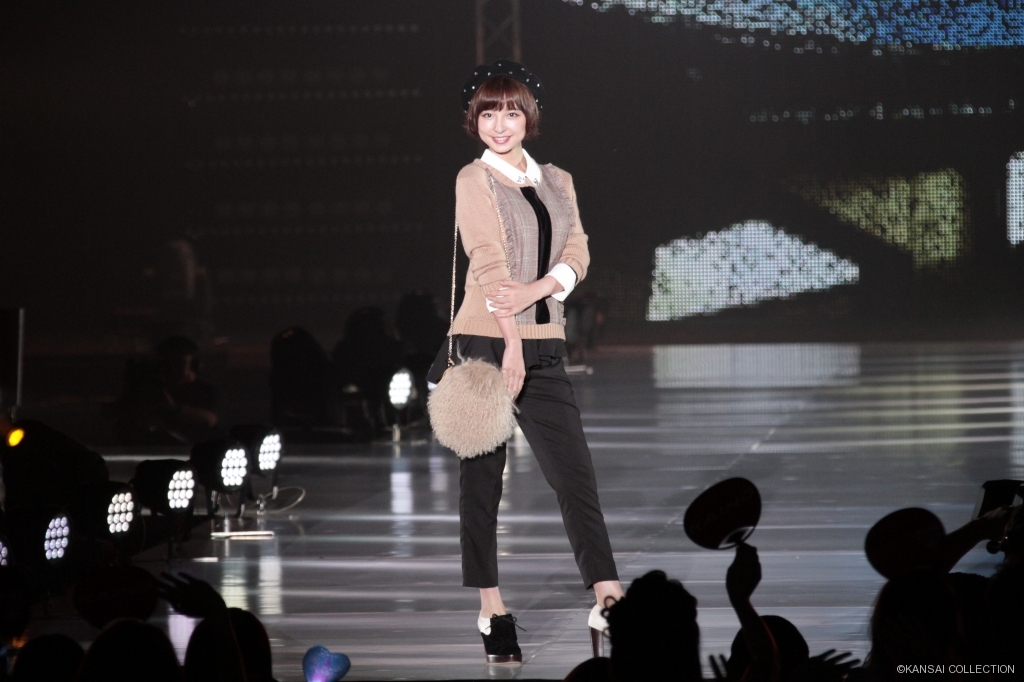 Shinoda Mariko & Itano Tomomi Appeared in KANSAI COLLECTION as Guest Model!