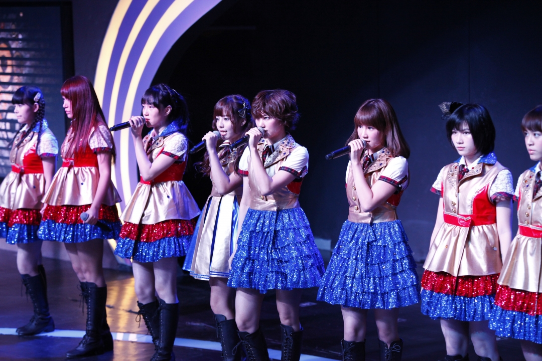 Miyazawa Sae & Suzuki Mariya Sing in Chinese on SNH48’s Stage!