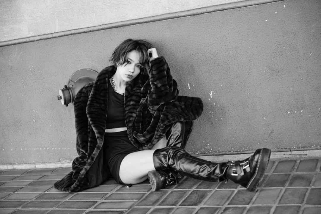 Una is to release mini album “True of Lights/Danse Danse” limitedly on iTunes!