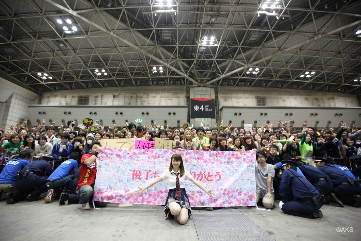 Yuko Oshima Expresses Deep Gratitude for Fans at Her Last Meet-and-Greet Event.