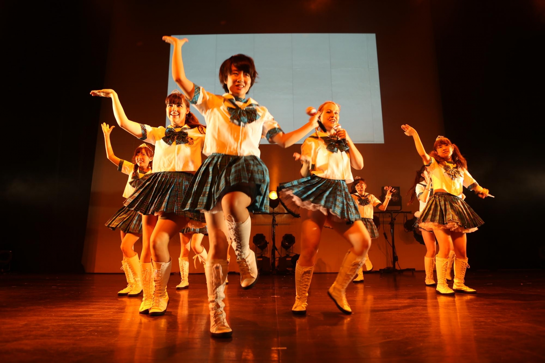 Sophia University’s SPH mellmuse Claims the Crown at UNIDOL Summer 2014