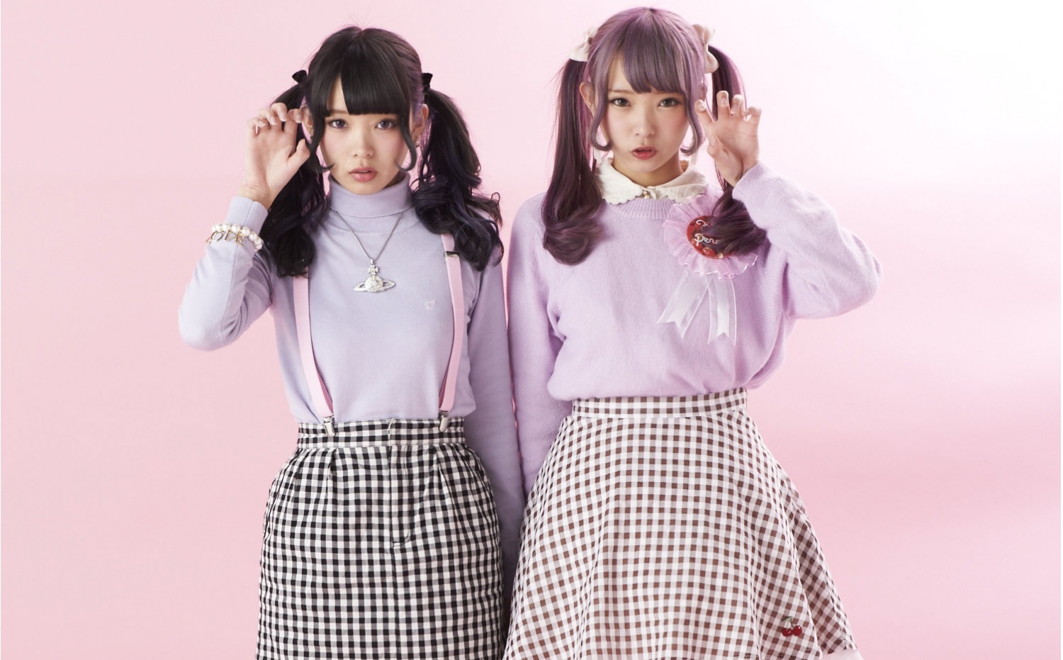Twin Models “mimmam” Revealing Musical Talent Tweet by Tweet