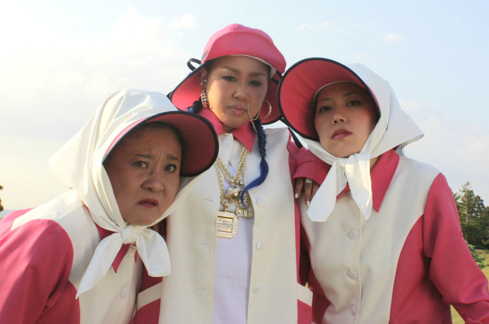 Are You Good Golfers? Caddie Golu Golu Drive Away Bad Manner Golfers with Rap Music!