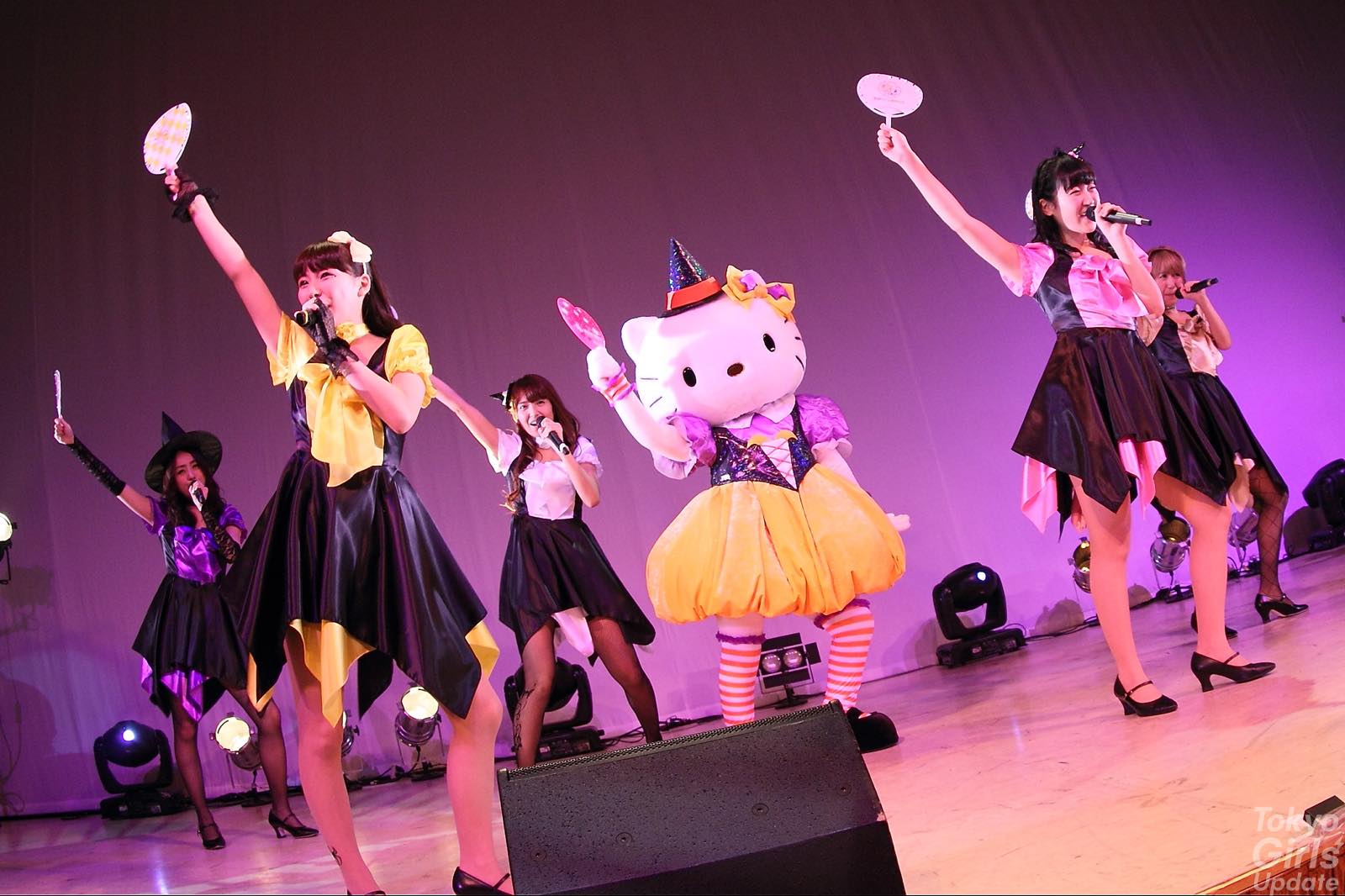 SUPER☆GiRLS, Cheeky Parade, GEM Take Over Sanrio Puroland for Halloween Event!