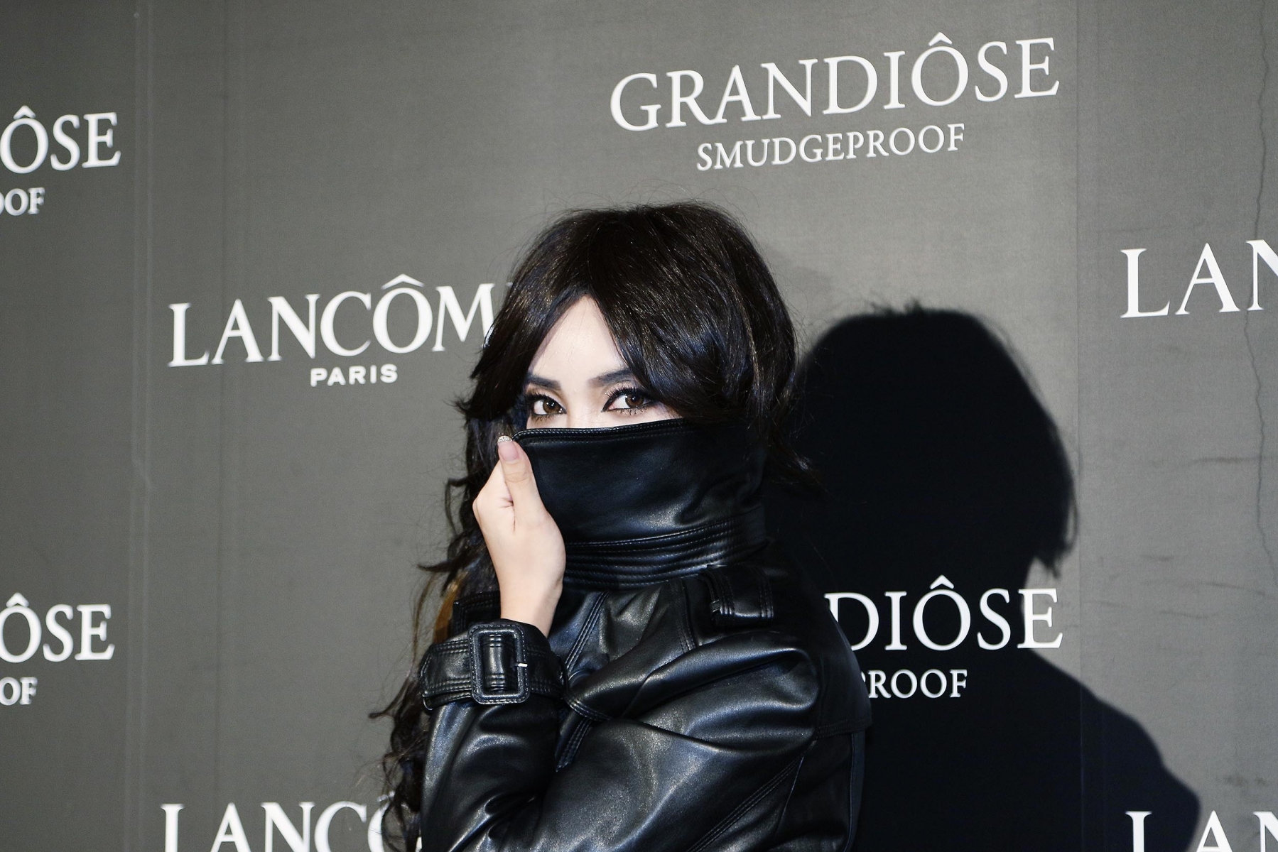 Imitation Makeup Artist Zawachin Becomes Penelope Cruz at LANCOME’s Event!