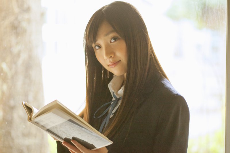Momoiro Clover Z Momoka Ariyasu Graduates from Nihon University College of Art, Receiving Two Awards!