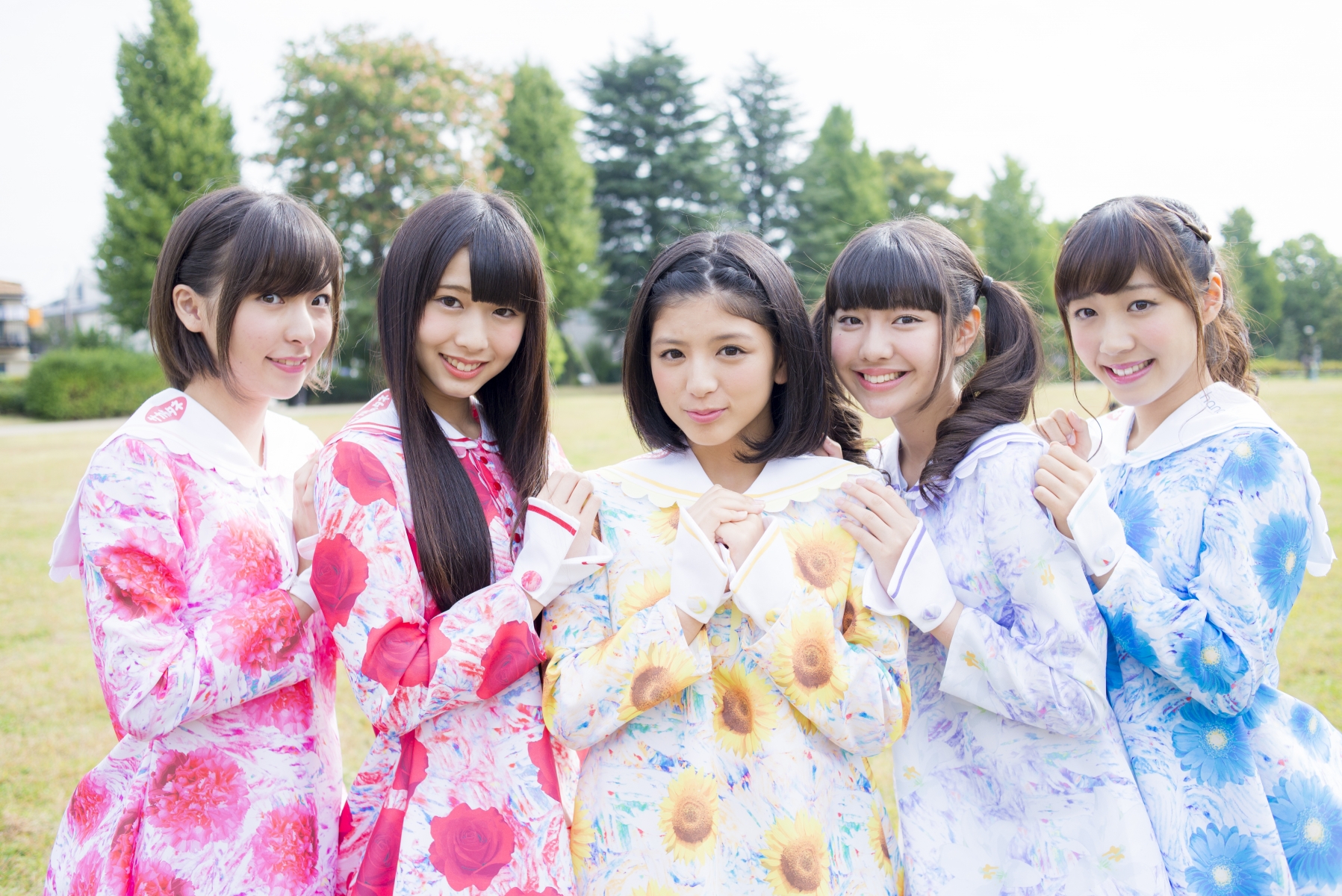 Girls and Flowers are the best combination made in heaven! Check Out the New MV from hanarichu!