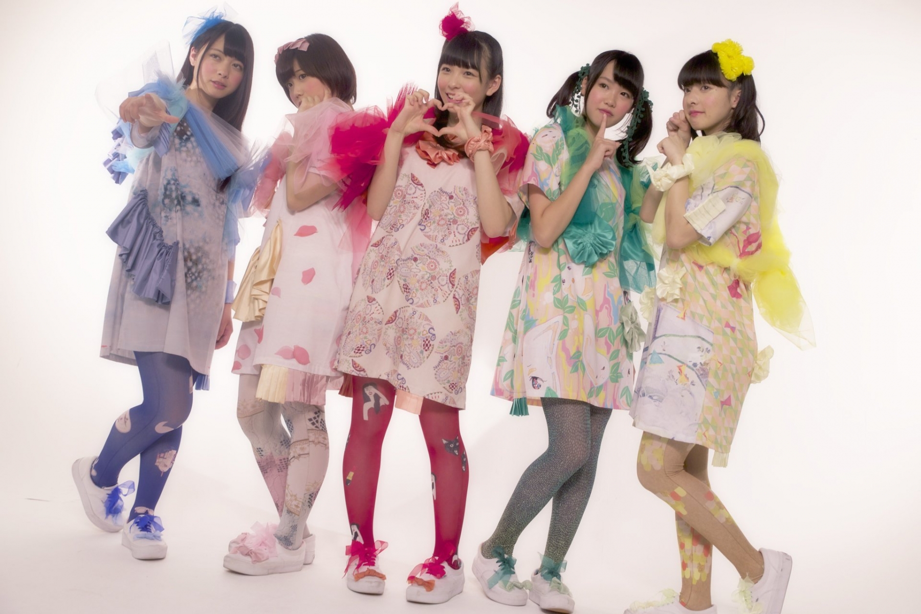 Exclusive Interview With KAMIYADO From the Set of Their 1st MV “Zenkai! KAMIYADO World”!