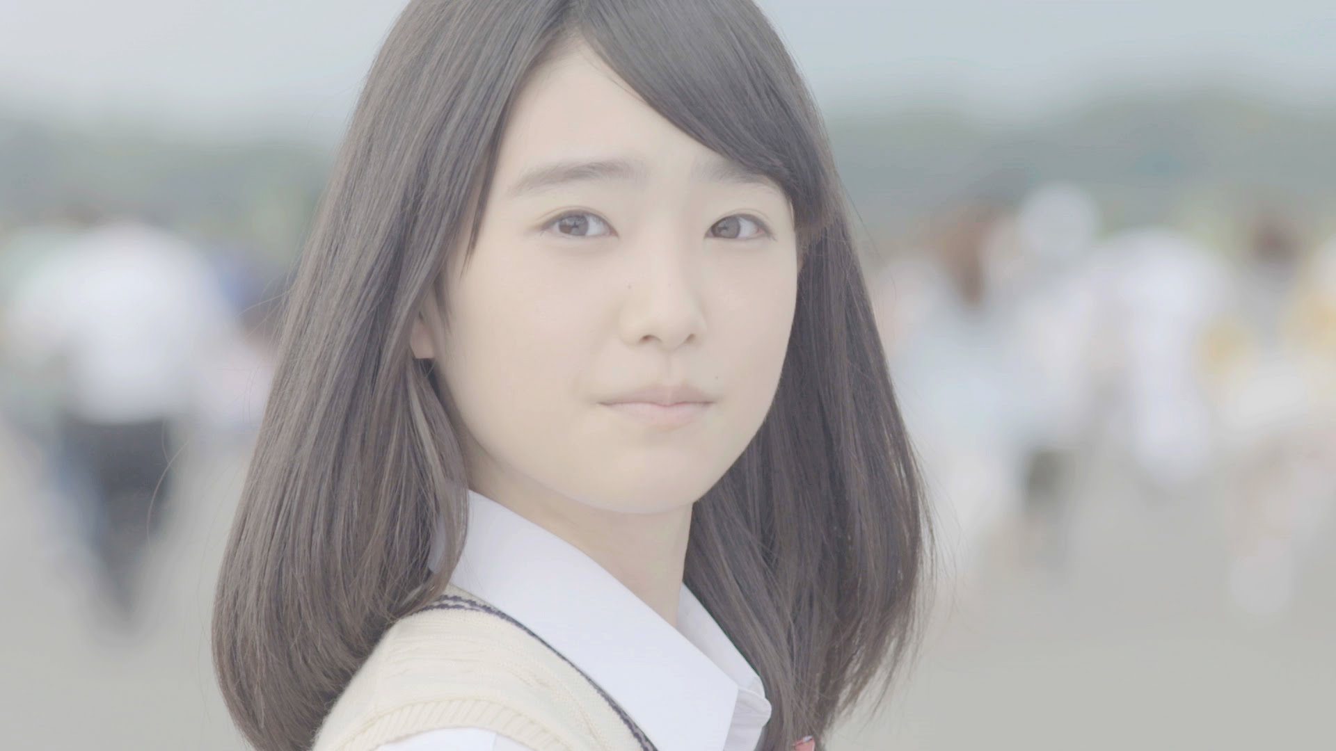 Japan Bishojo Contest Winner Hikaru Takahashi Runs to the Future in Little Glee Monster’s MV for “Jinsei wa Ichido Kiri”!
