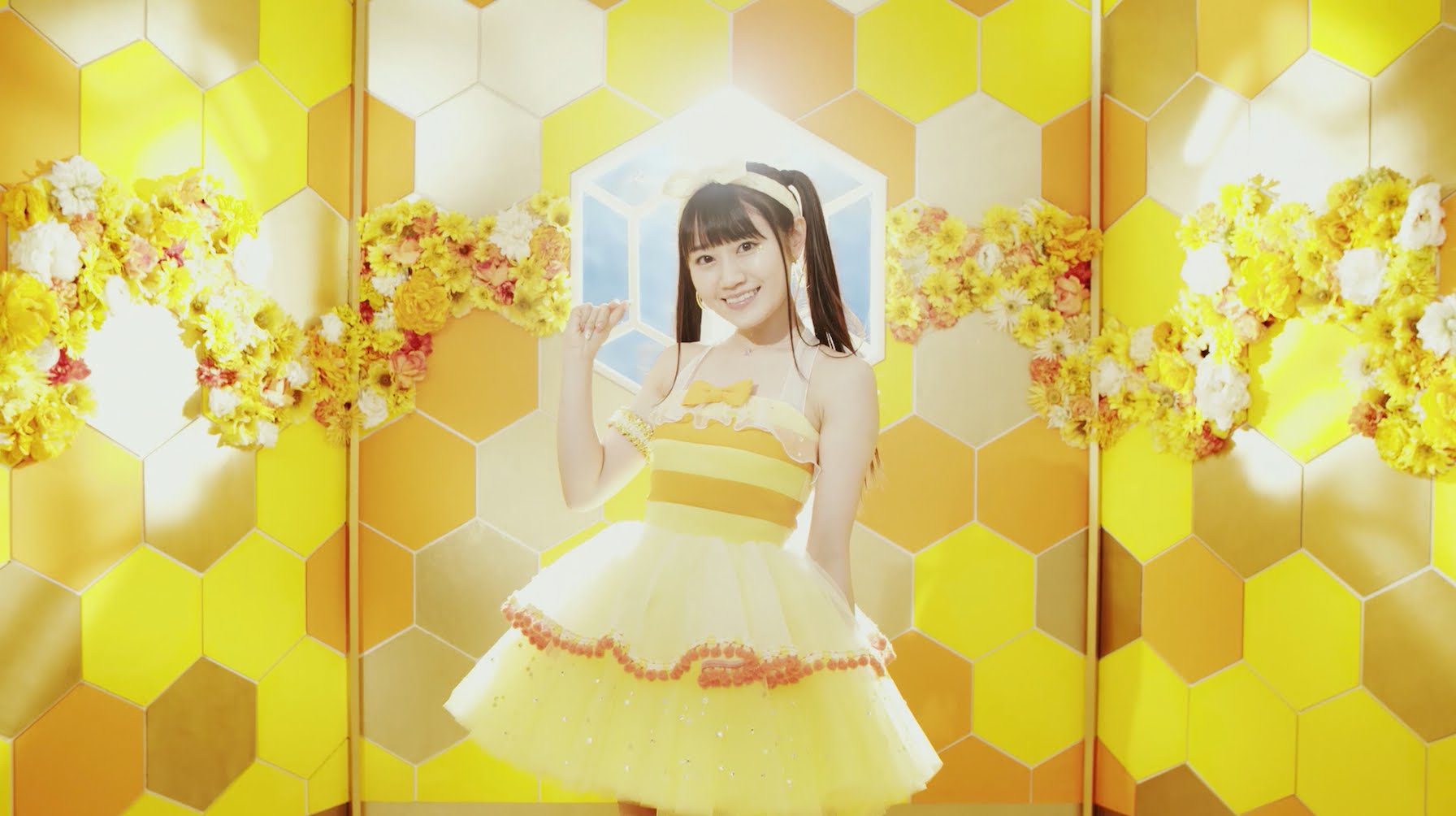 Yui Ogura Is Sweetened With Honey? Check Out The MV for Her 5th Single “Honey♥Come!!”