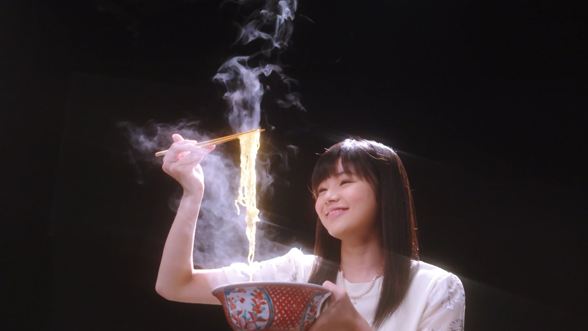 Kobushi Factory Praise Japanese Comfort Food in the MV for “Ramen Daisuki Koizumi-san no Uta”!