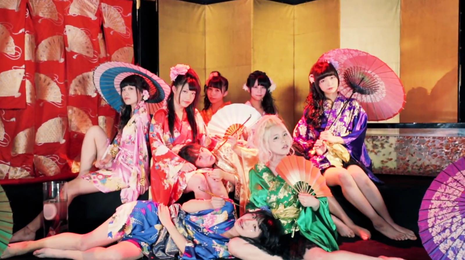 It’s a Goldfish Party in the MV for “Kingyo no Kin-chan” by FES☆TIVE!