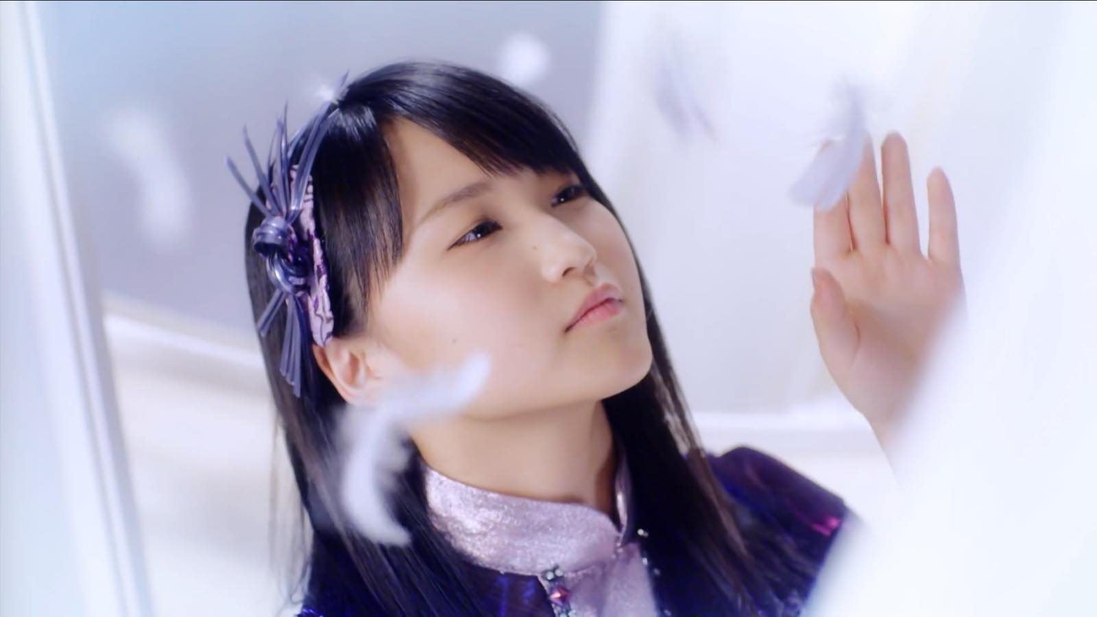 Riho Sayashi Plans to Graduate From Morning Musume. ’15 With a Smile in the MV for “ENDLESS SKY”!