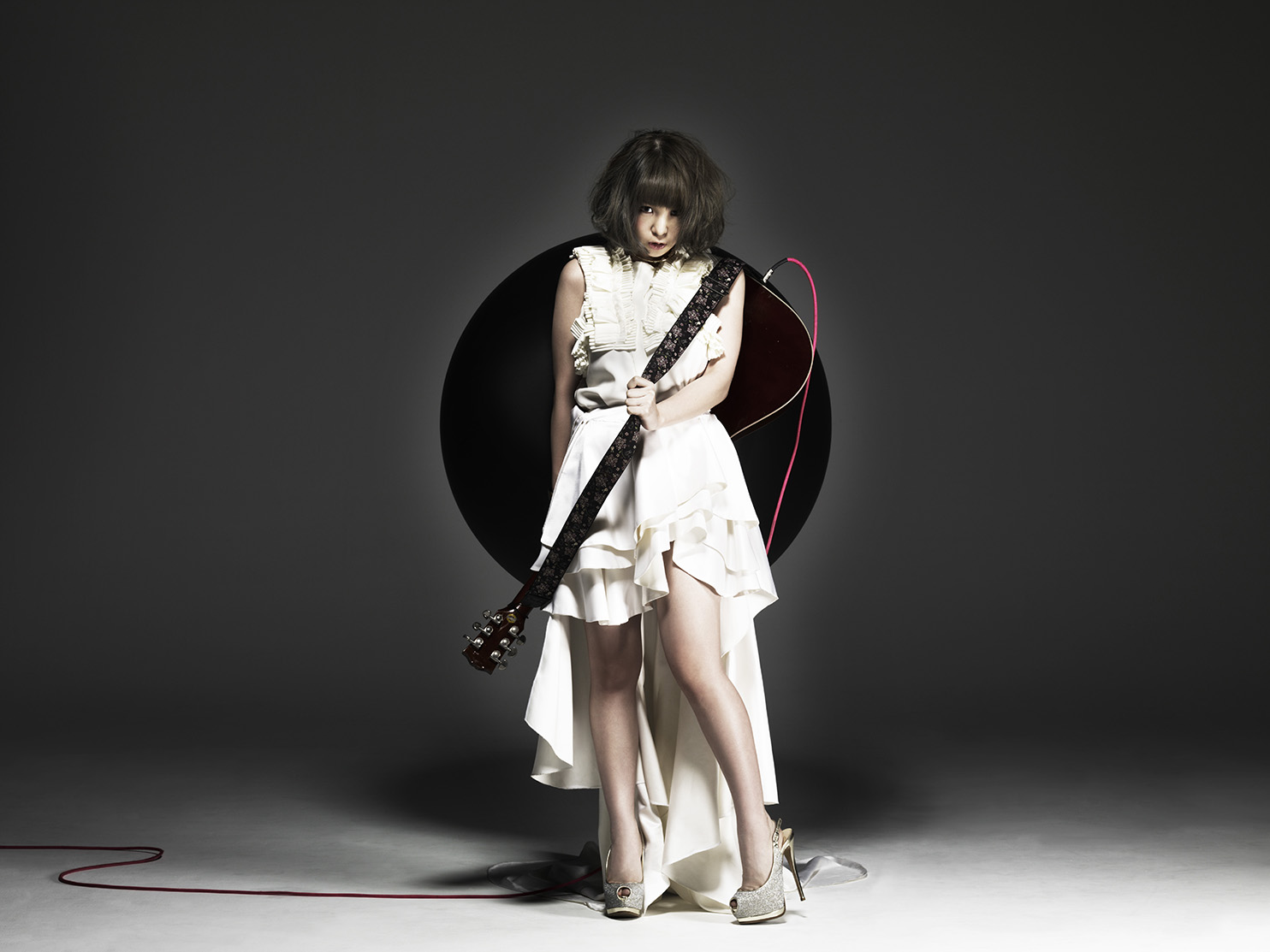Do You Feel Loved? Seiko Oomori and Several Dozen Japanese Girls Say “I Love You” in the MV for “Aishiteru.com”!
