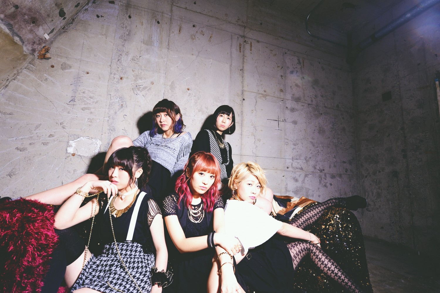 DINOSAUR BRAIN Hatch MV for “DANCE DANCE DANCE DANCE”!