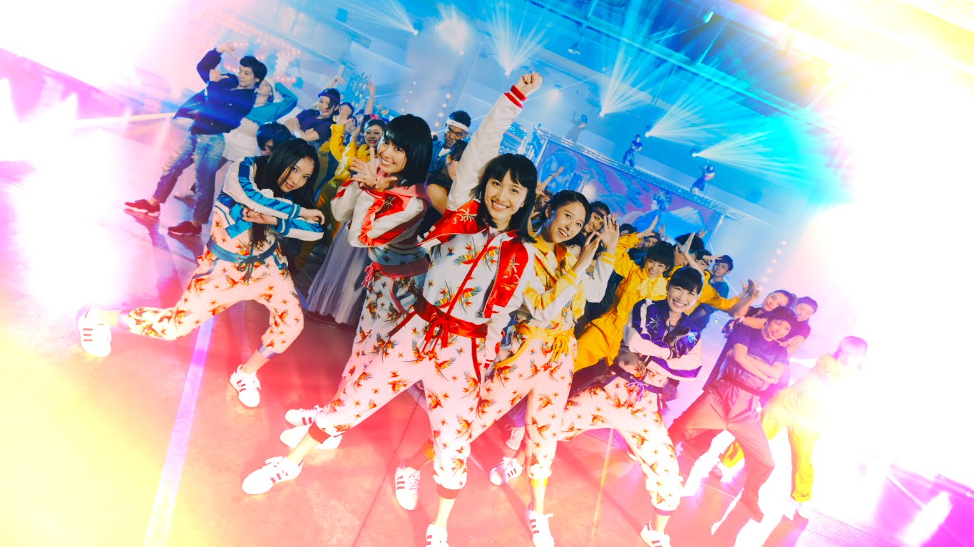 Momoiro Clover Z Roll Out Glittering Dekotora-Packed MV for “DECORATION”!
