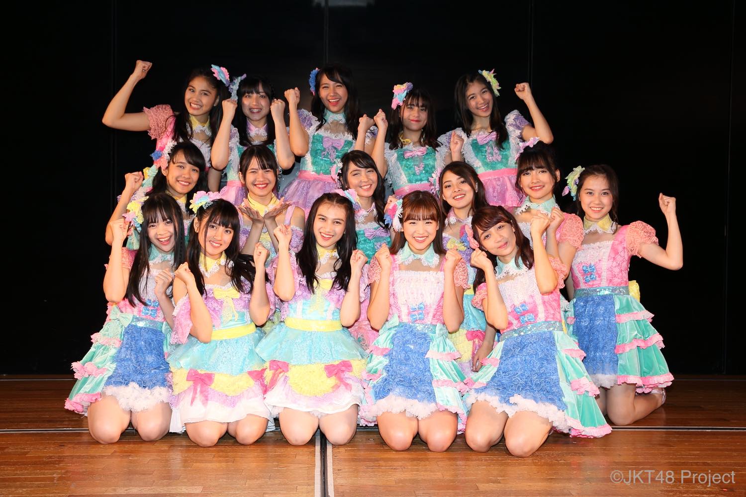 Homecoming for Haruka Nakagawa! JKT48 Performs in AKB48 Theater for First Time!