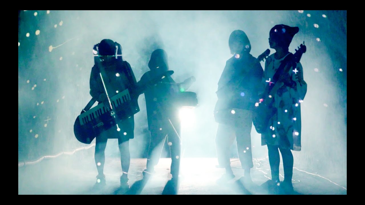 Yurumerumo! Embark on a Nocturnal Excursion in the Dreamy MV for “Night Hiking”
